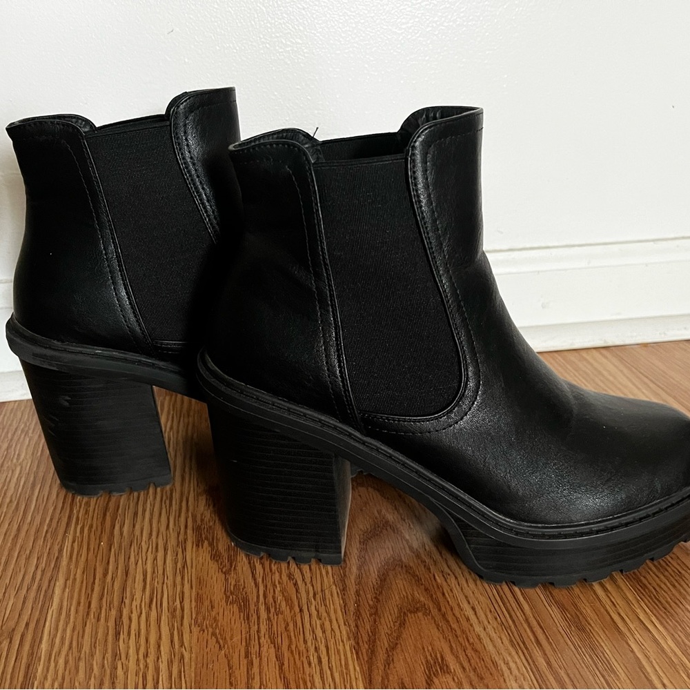 Size 9 - Picture 3 of 3